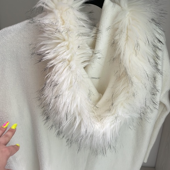 Selfie Couture faux fur hoodie - Picture 6 of 8